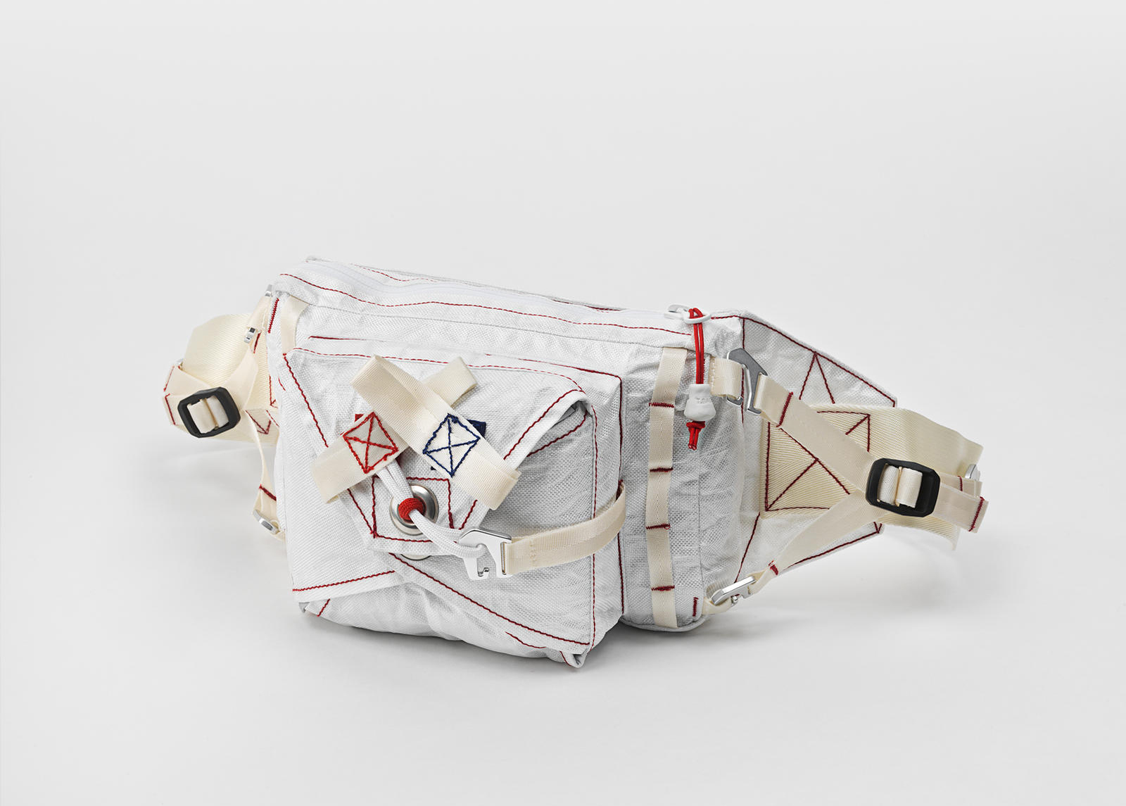 Tom Sachs 讲述 Nike x Tom Sachs Poncho 斗篷设计背后的故事