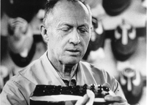 BILL BOWERMAN——NIKE最初的創新者